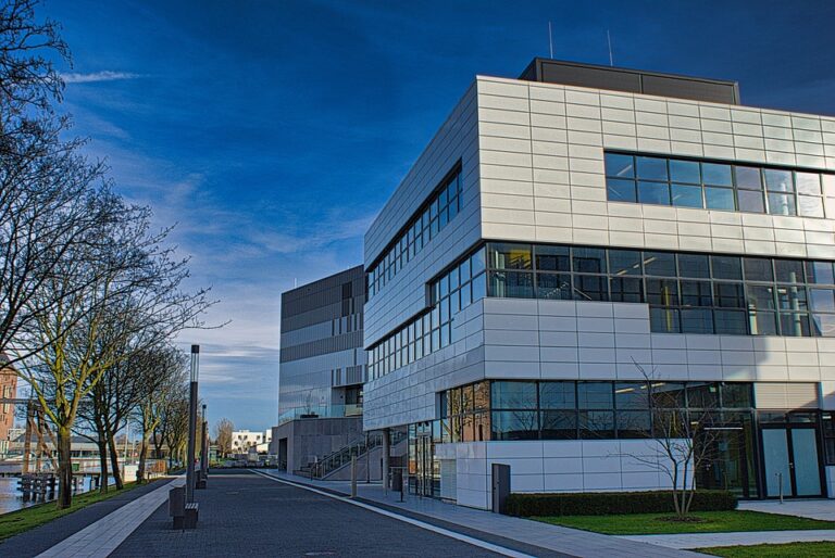 Judul: Sejarah dan Profil Universitas Negeri Medan