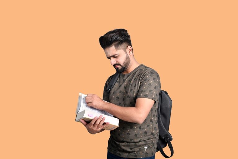 Selain itu, UB juga memiliki fasilitas yang lengkap dan modern untuk mendukung proses belajar mengajar, seperti laboratorium, perpustakaan, dan pusat kegiatan mahasiswa. Tak hanya itu, UB juga aktif dalam mengembangkan kerjasama dengan berbagai instansi dan universitas di dalam maupun luar negeri.