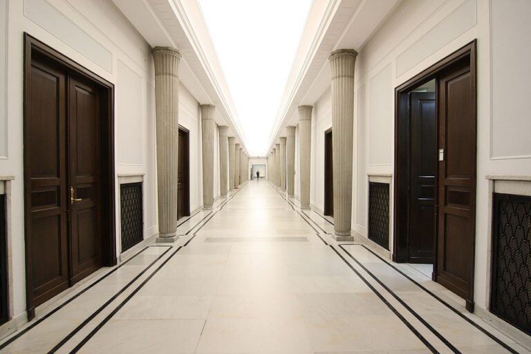 Meskipun telah berusia lebih dari 1.000 tahun, Universitas Al Quaraouiyine terus berupaya untuk mempertahankan reputasinya sebagai salah satu universitas terbaik di dunia. Dengan melibatkan para cendekiawan dan peneliti terbaik, universitas ini terus mengembangkan program studi dan fasilitasnya agar dapat memenuhi tuntutan zaman yang terus berubah.