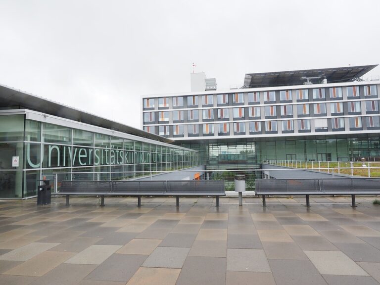 Universitas Solo: Menjadi Pusat Pendidikan Unggulan di Indonesia