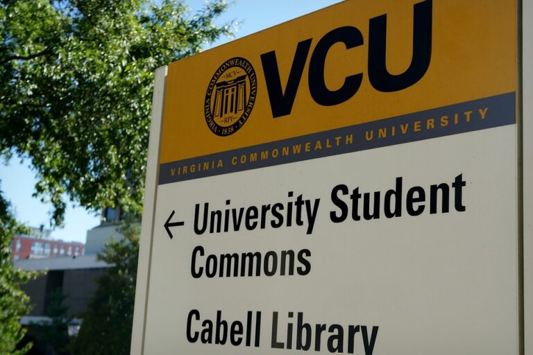 Universitas Teknokrat Indonesia merupakan salah satu perguruan tinggi swasta yang terletak di kota Bandar Lampung, Lampung. Universitas ini telah terbukti memberikan pendidikan berkualitas untuk para mahasiswa yang ingin mempersiapkan diri untuk masa depan yang gemilang.